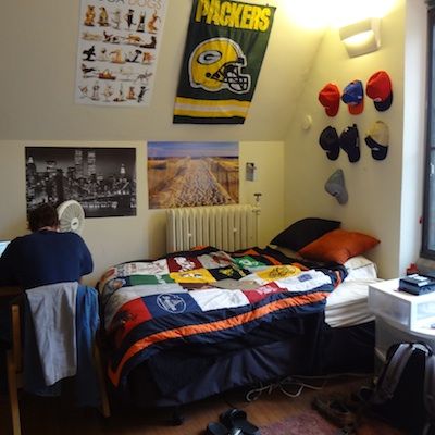 Sports fan dorm room idea