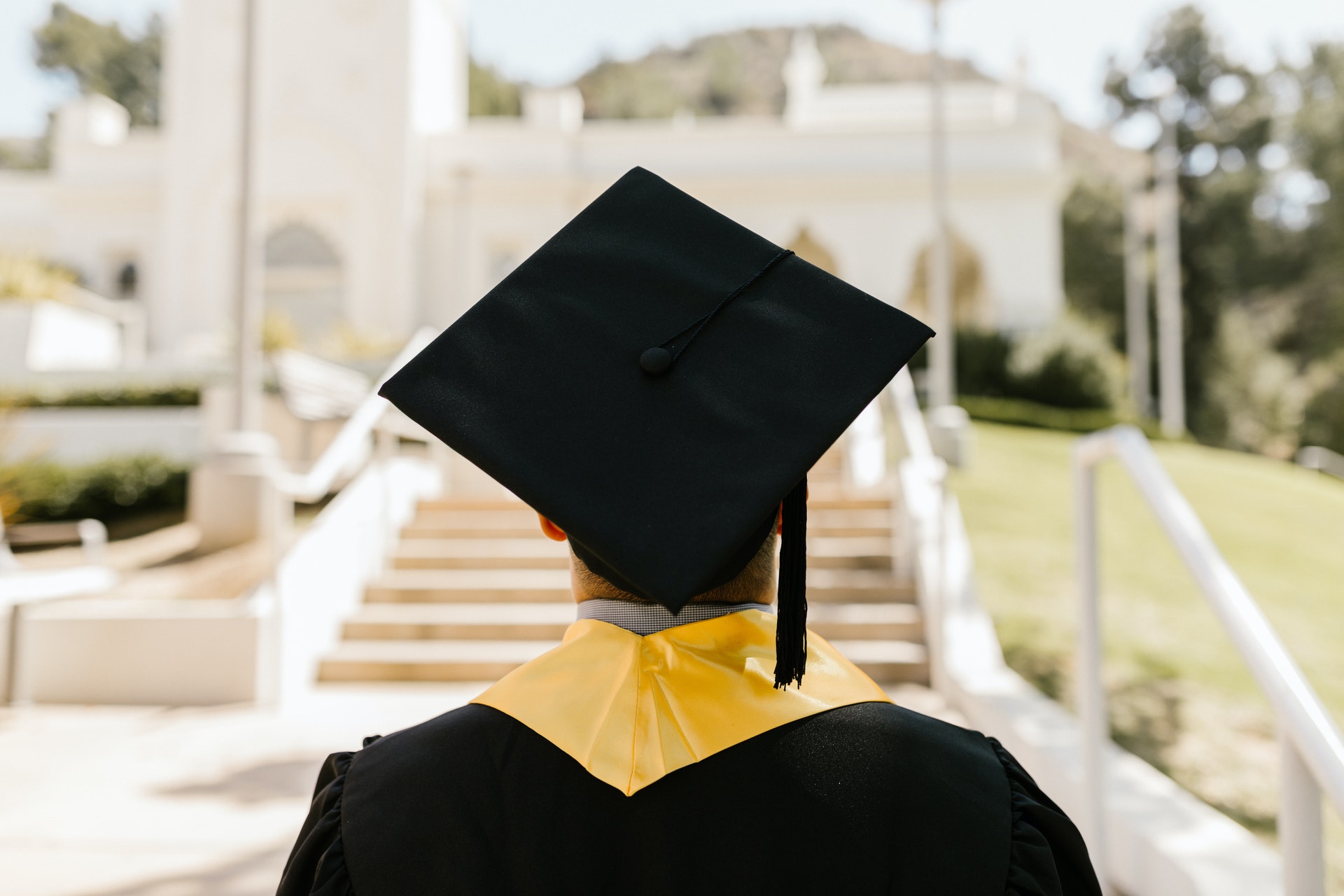 Graduating High School Early (Ultimate Guide by an Early Graduate)