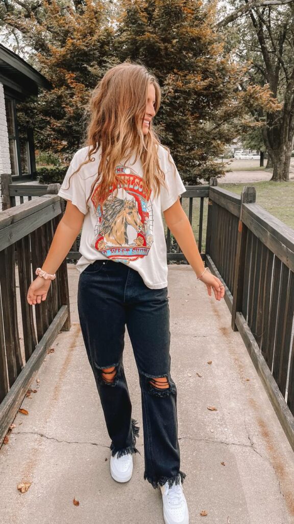 boyfriend jeans graphic tee shirt