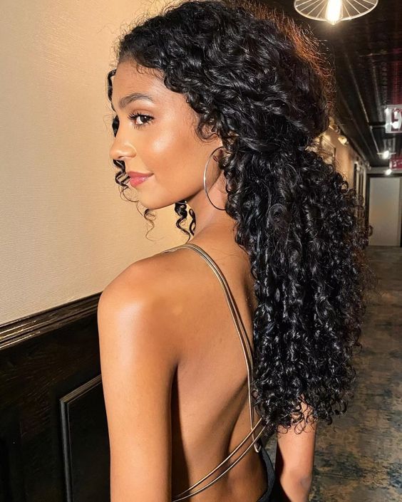 22 Curly Prom Hairstyles for Your Stunning Prom Night Look