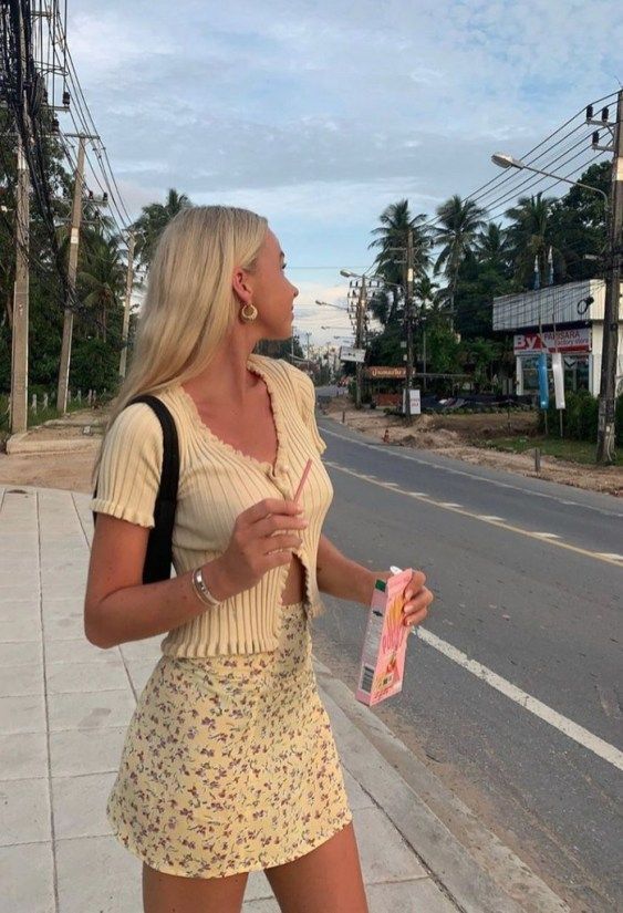 floral skirt outfit