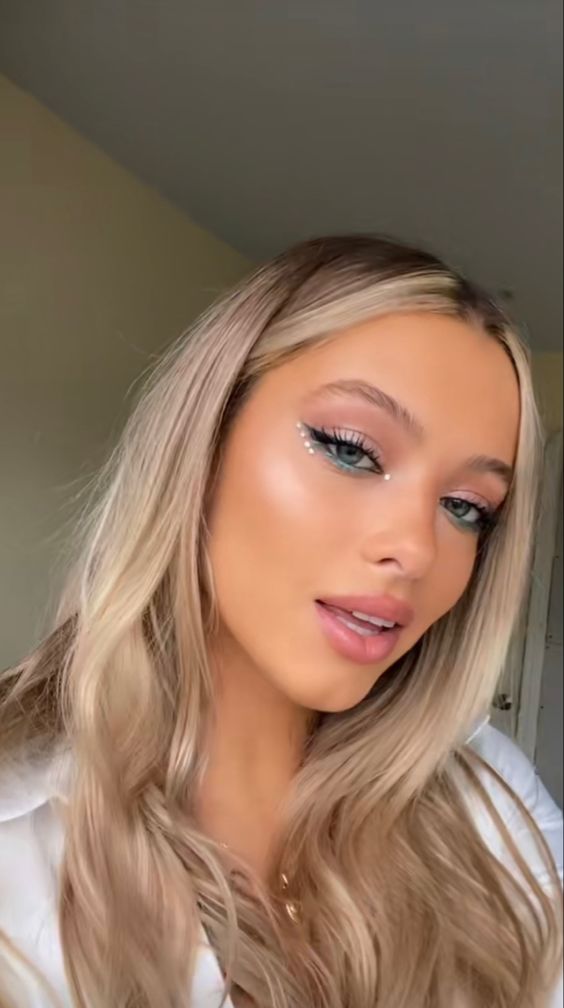 How Should I Do My Makeup For A Concert?