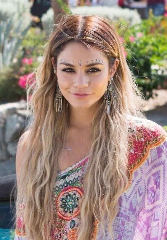 Coachella hairstyles for wavy hair