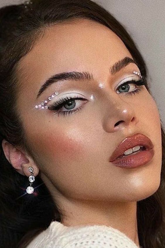 white Coachella makeup ideas