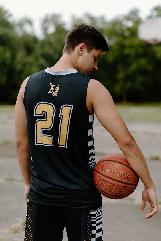 basketball senior picture idea