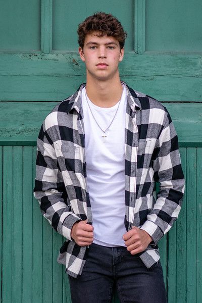 unique senior picture ideas for guys