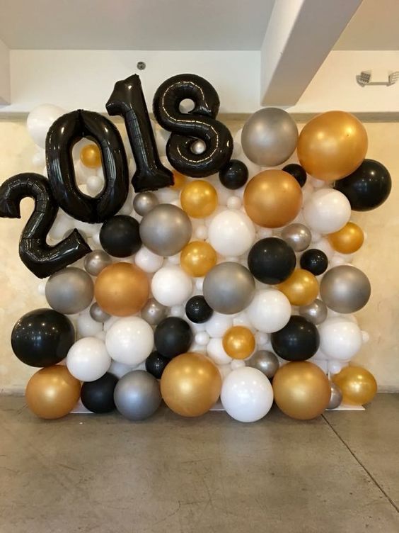 graduation photo booth balloons