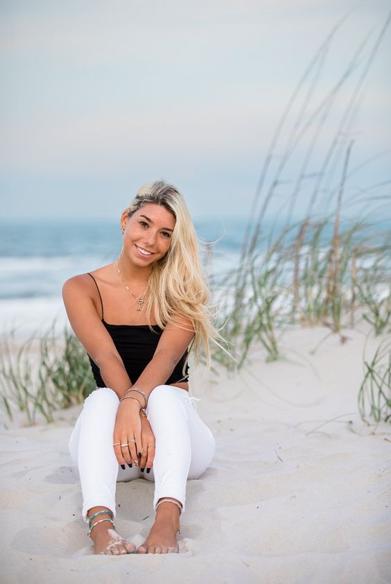 senior photo ideas at the beach