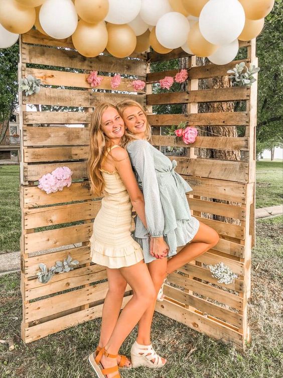 easy photo booth graduation ideas