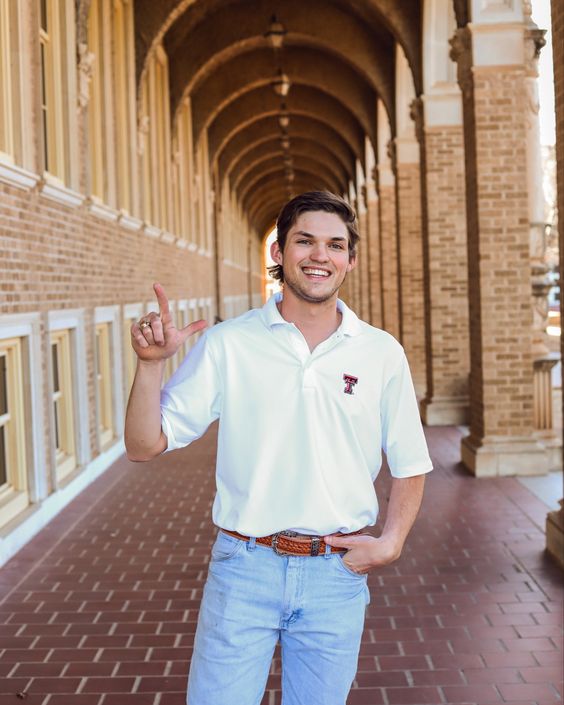 college commitment senior photos