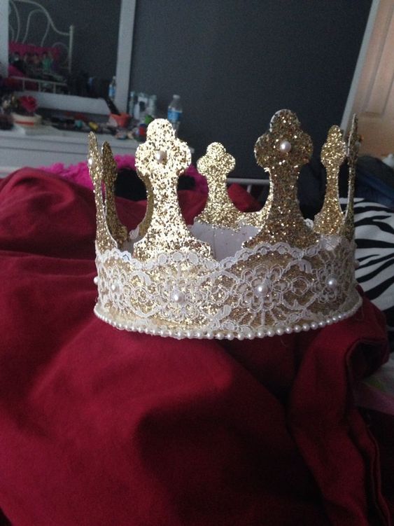 senior crowns for girls