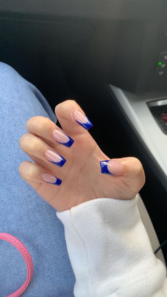 simple blue graduation nails