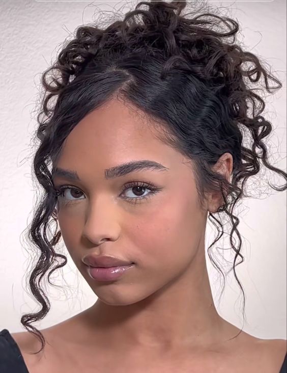 20 pretty graduation hairstyle ideas that will give you an easy time with  your cap - YEN.COM.GH