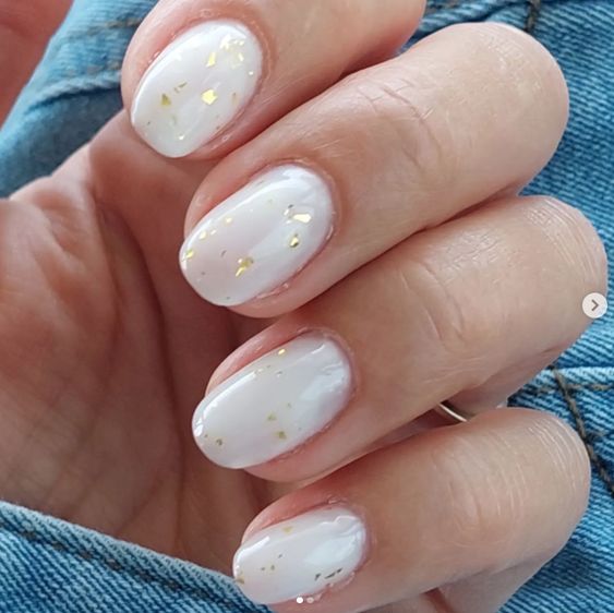 white nails short