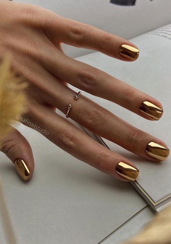 gold cute nails for prom