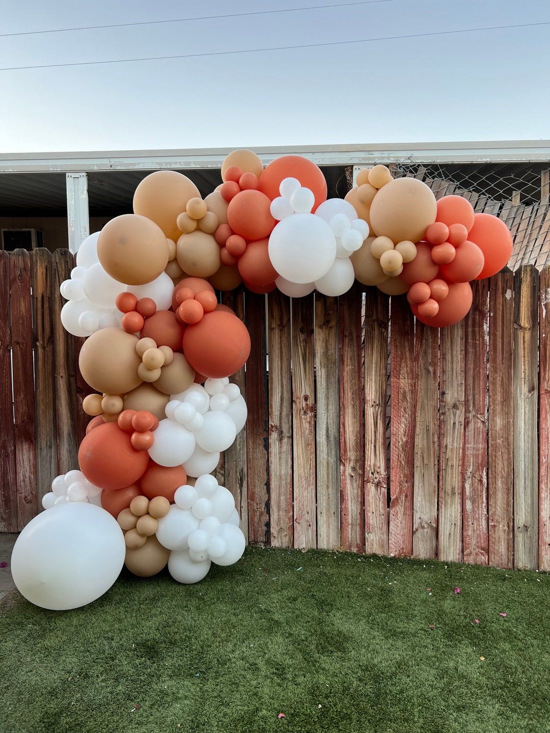 easy and simple backdrop for thanksgiving with friends