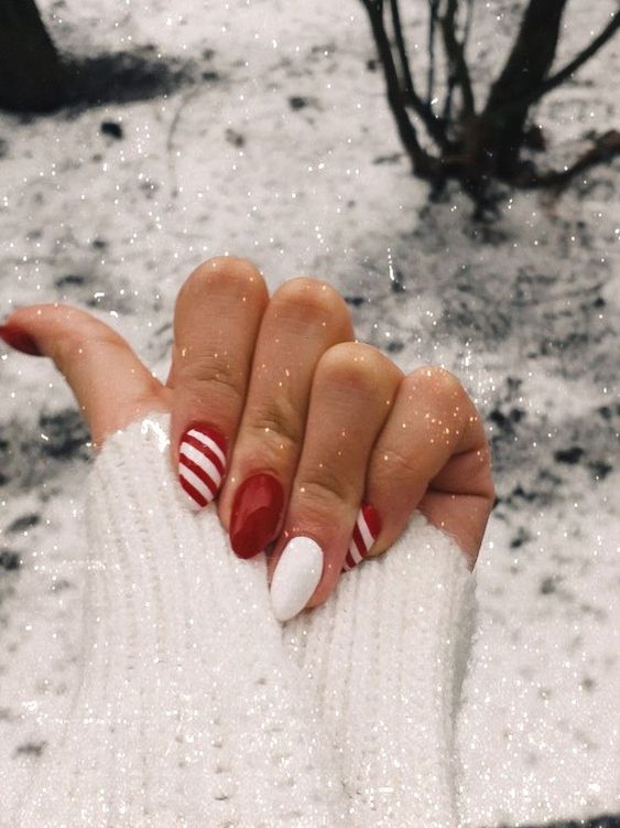 best red and white nails for holidays