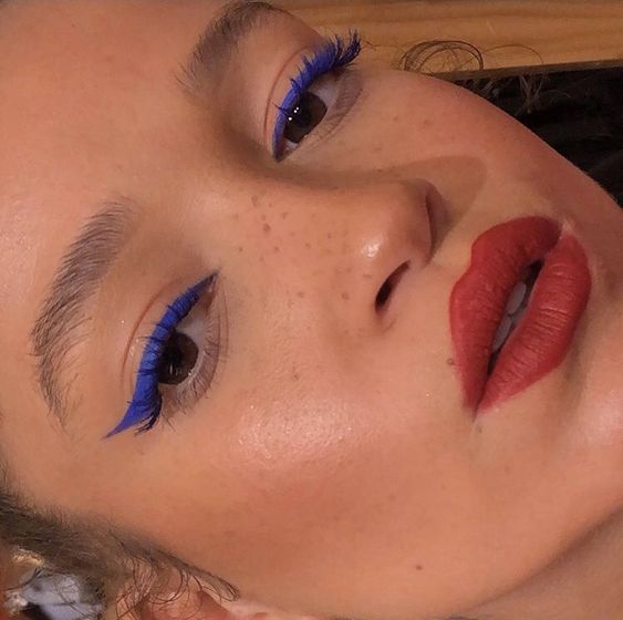 Prom makeup looks for blue dress 