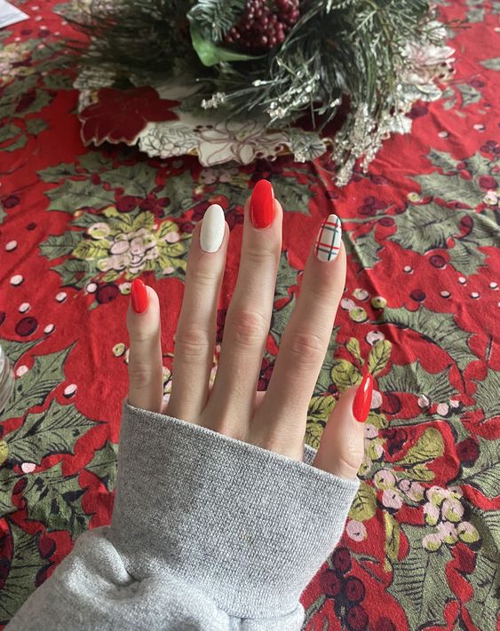 white christmas nails