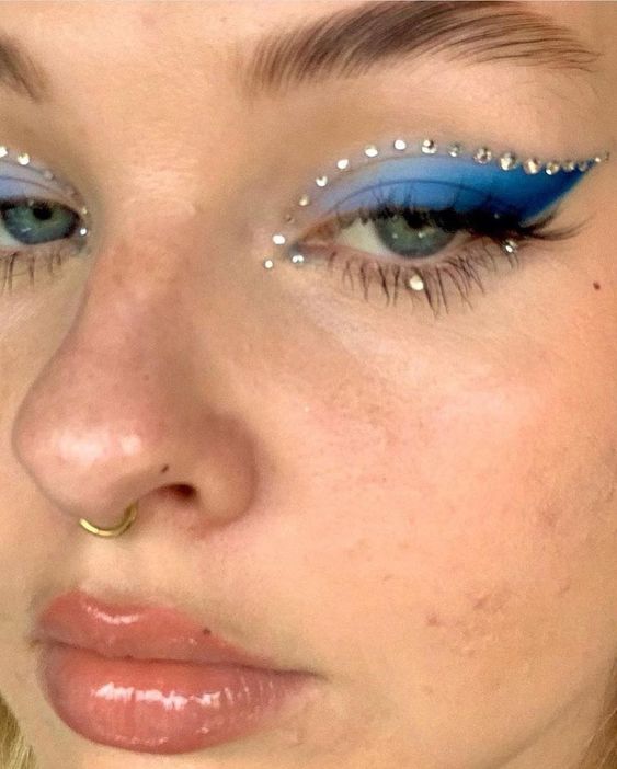 Blue dress makeup ideas for prom 