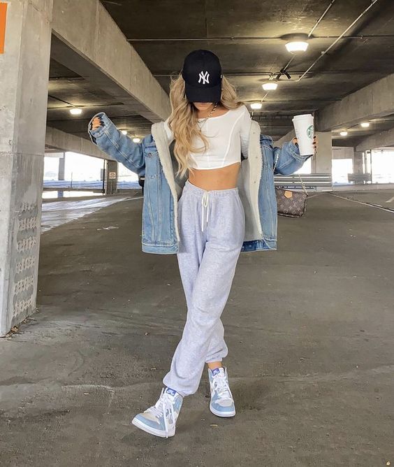 Girl outfits best sale with jordan 1