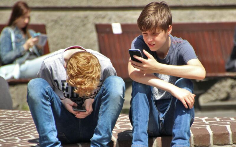 12 Pieces of Advice ’70s Teens Would Give Gen Z Today