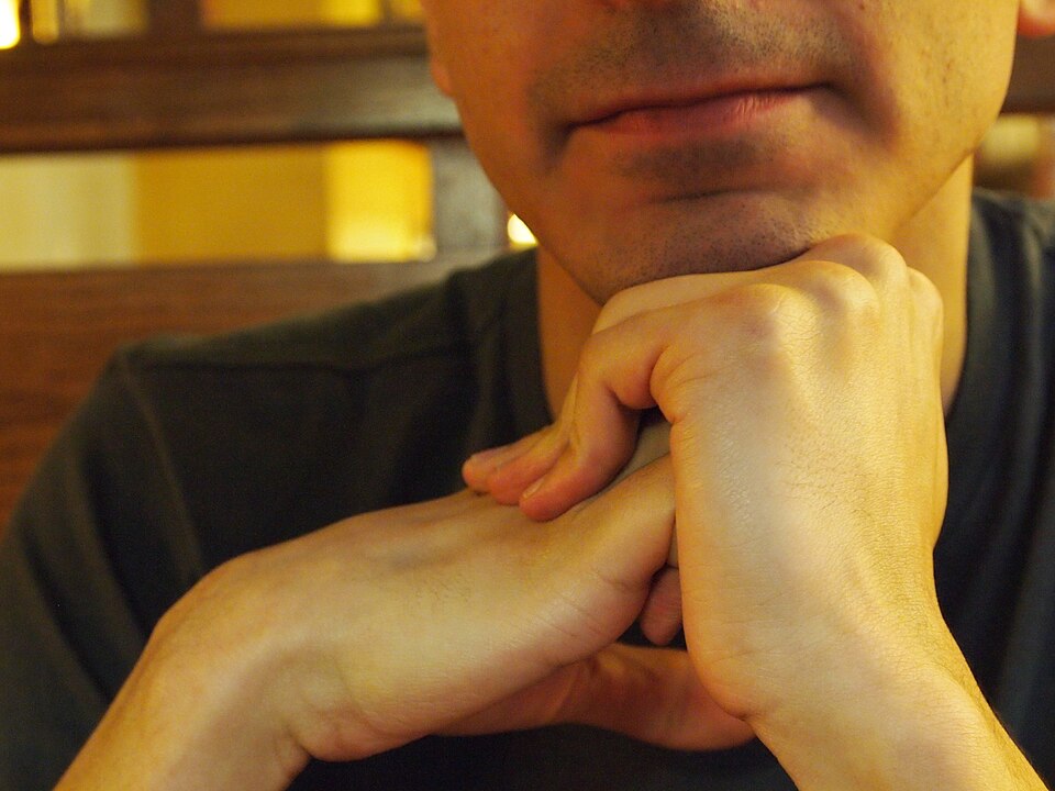 Cracking your knuckles causes arthritis