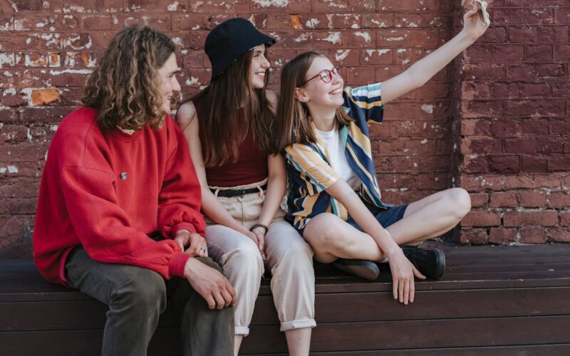 10 Friendship Red Flags Teens Shouldn’t Ignore