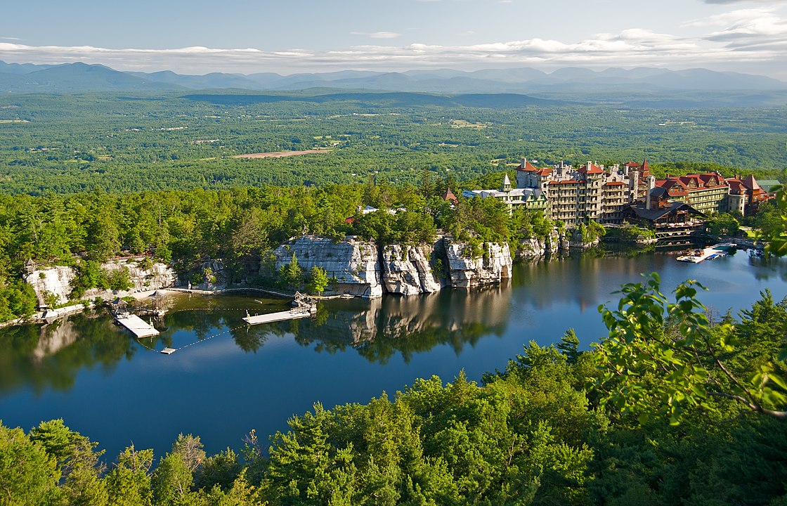 10 Historic Inns and Hotels Across America That Capture a Different Era