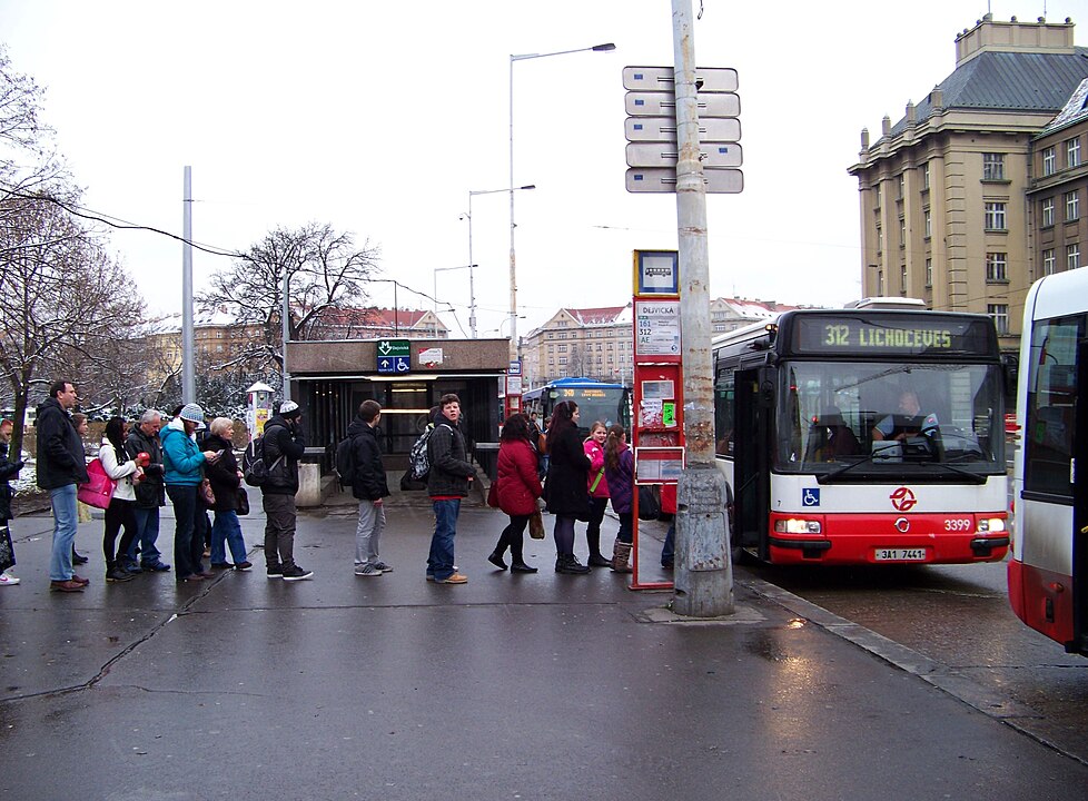 Queue Etiquette in the United Kingdom
