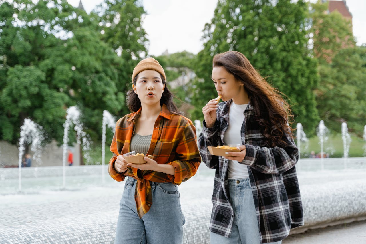 No Eating While Walking in Italy