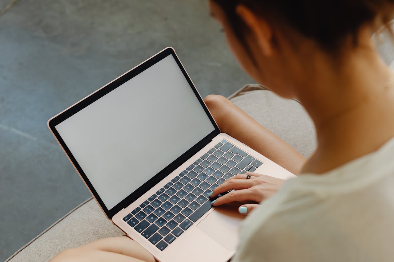 Laptops: Your Neck Shouldn’t Do The Lifting