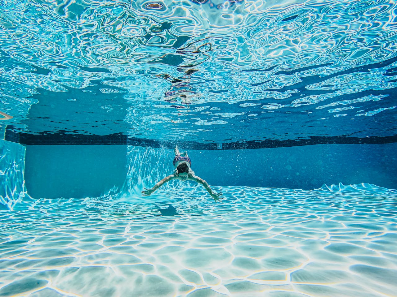 Underwater Swimming (1900)