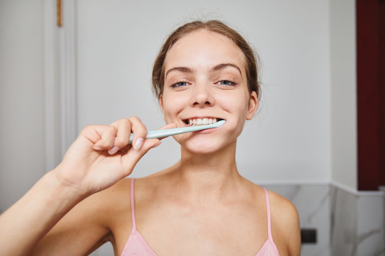Toothpaste: More Foam Isn’t Cleaner