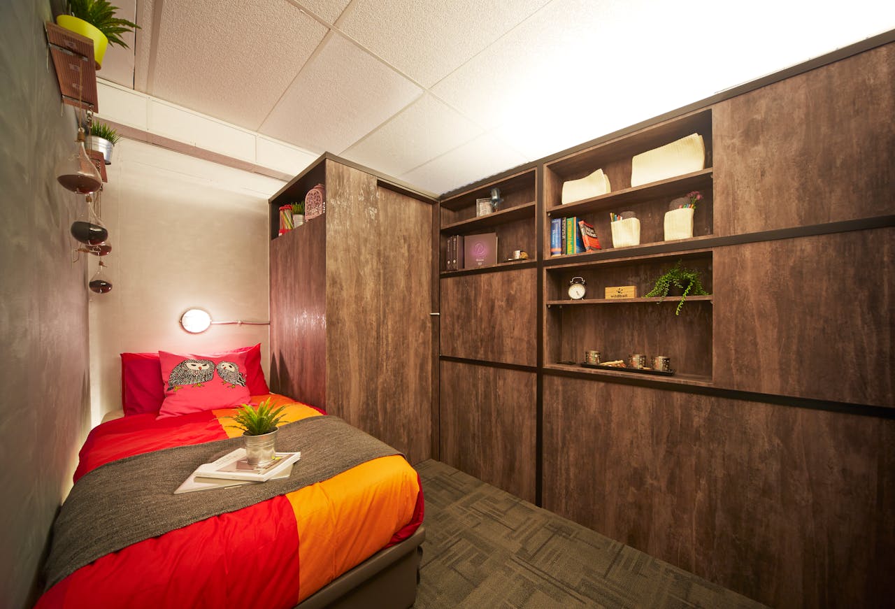 7 Design Hacks That Make Small Bedrooms Feel Like Suites