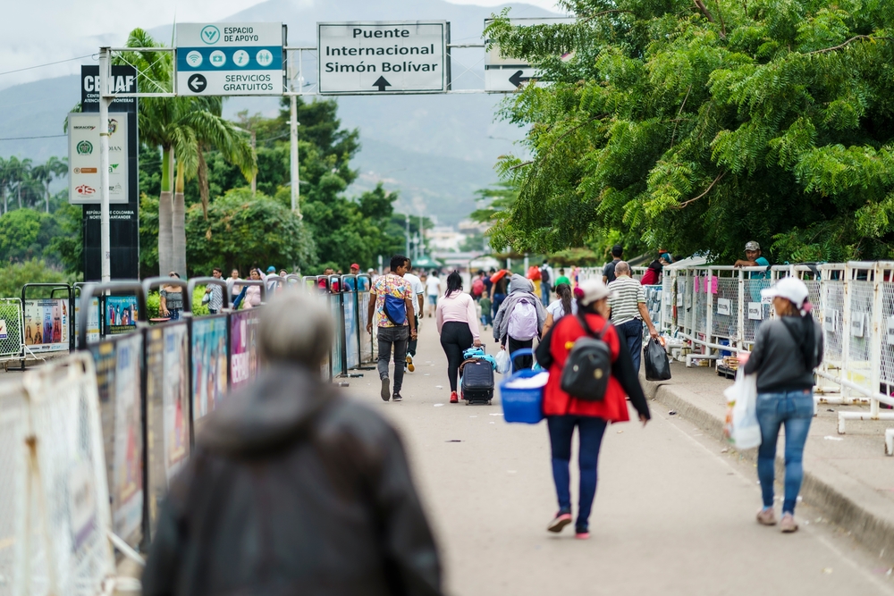 There were lots of Venezuelans crossing the border into the land of Colombia. This was captured on 61222 in La parada, Colombia.