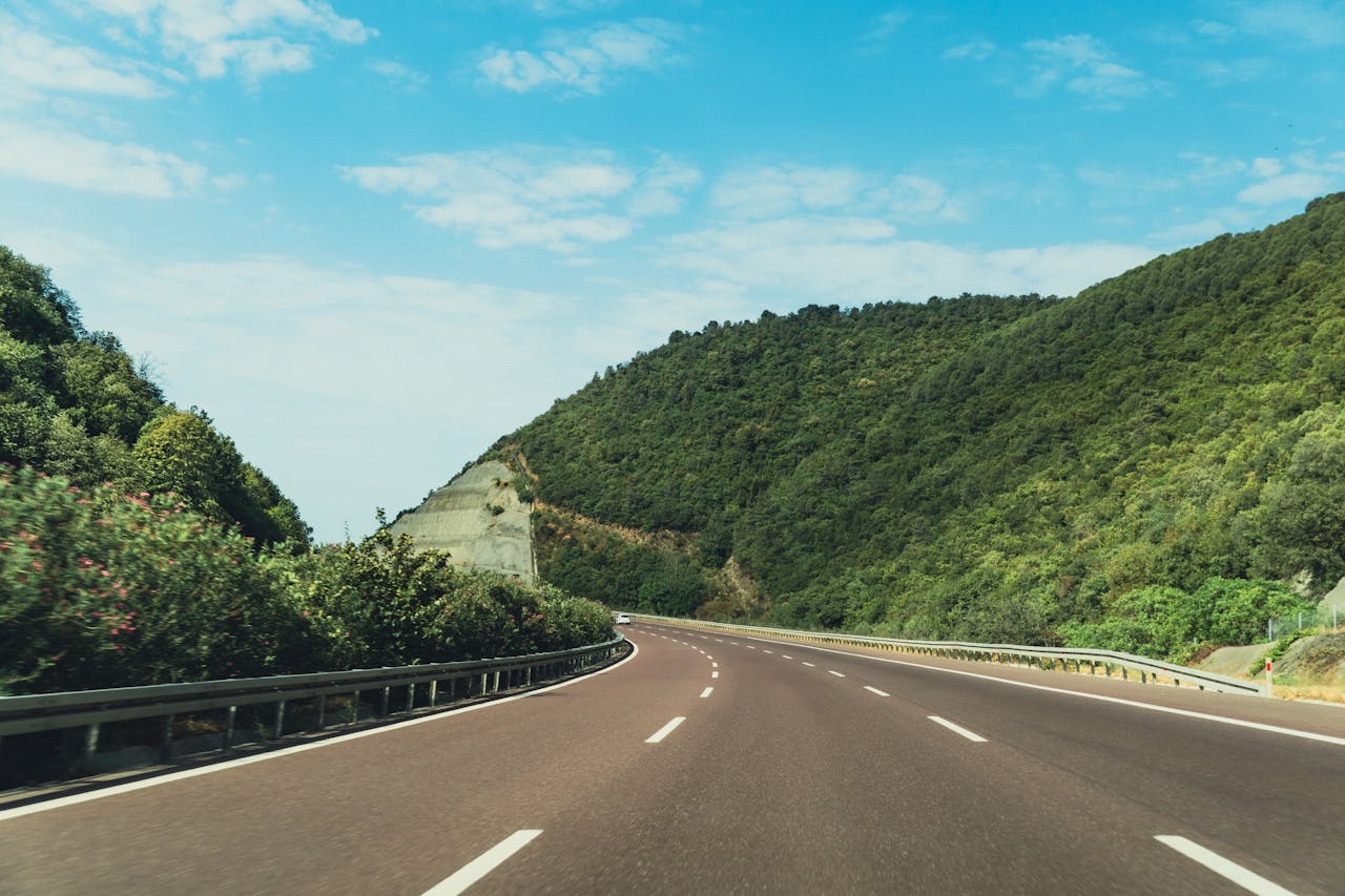 Hawaii Keeps Roads Free Of Billboards