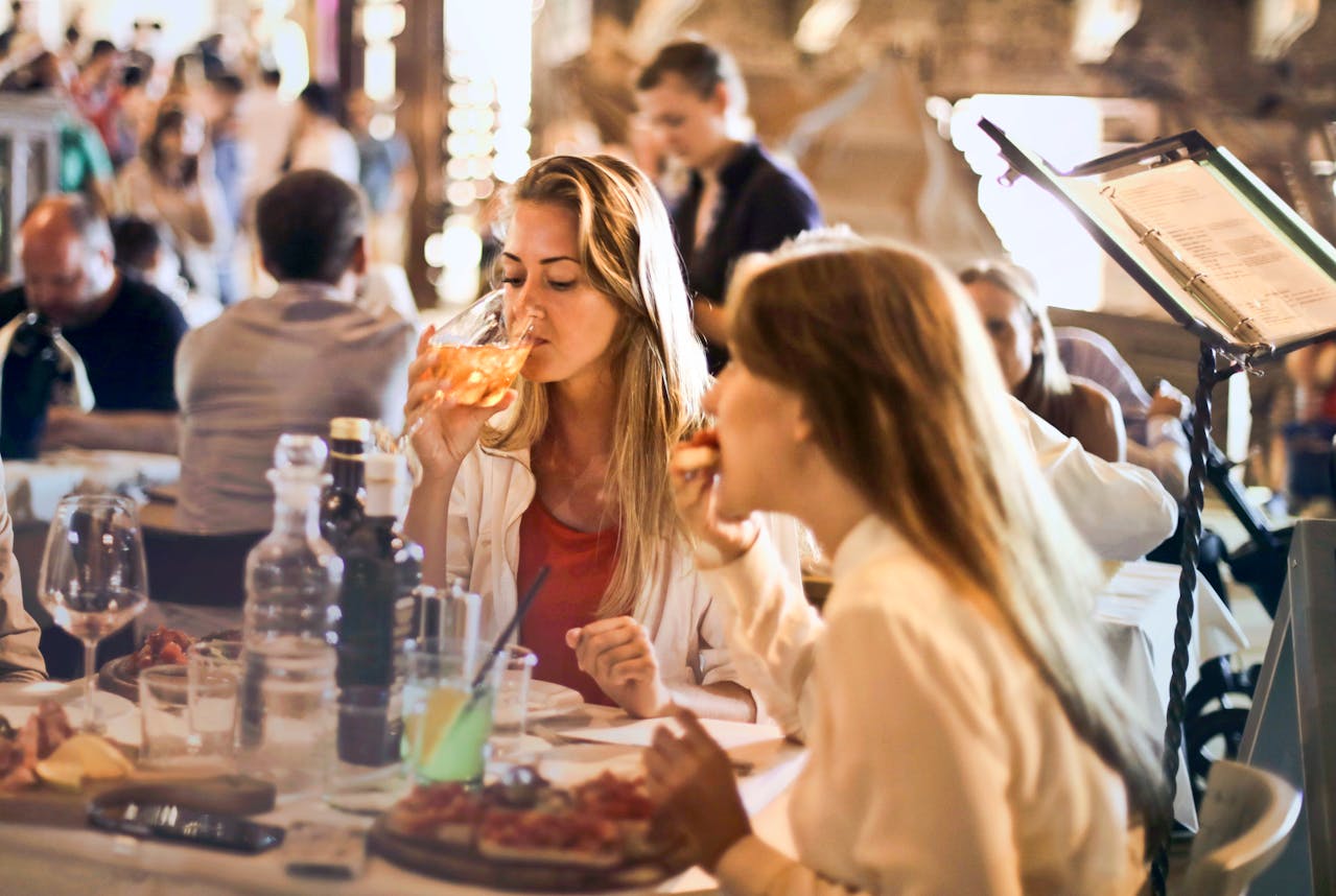 Women Shouldn’t Eat or Drink in Public