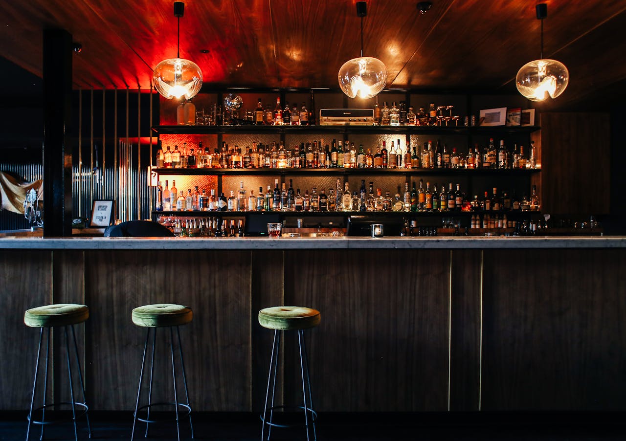 Shorter Evenings Shift the Bar Rush
