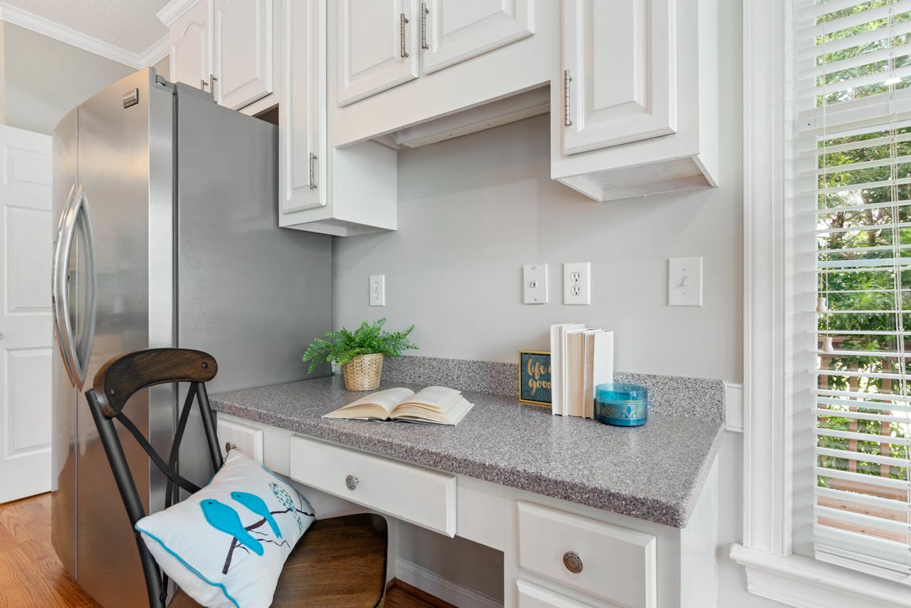 Integrated Power, Charging, And Cable Management