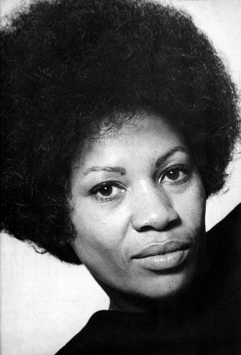 Toni_Morrison_(The_Bluest_Eye_author_portrait)